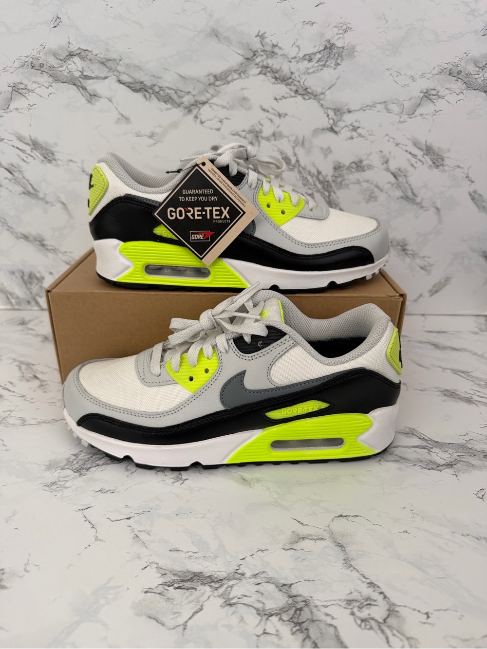 Nike Air Max 90 Gore-Tex Volt Shoes Athletic FD5810 Men Size 6.5/ Women Size 8